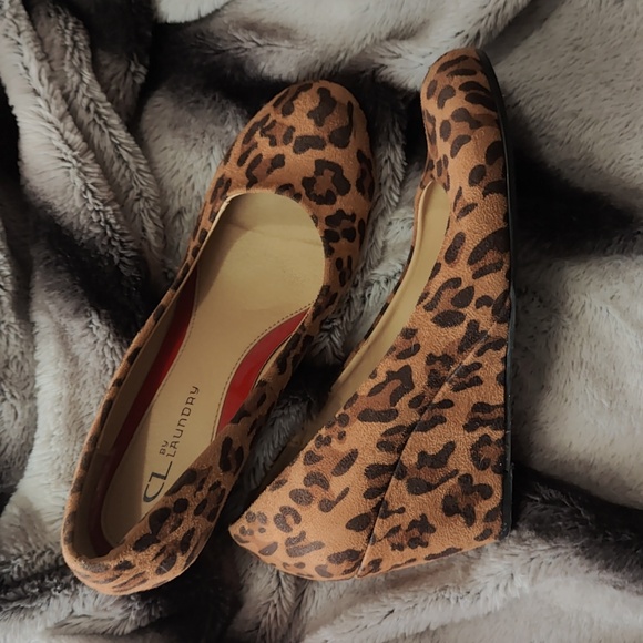 Chinese Laundry Cheetah Wedges - Picture 2 of 3